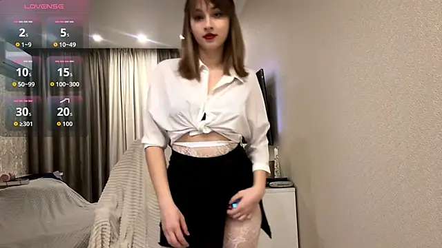 Snapshot of Olivia_132 chatting on March 23, 5:50 pm Olivia 132 online show from March 23, 5:50 pm