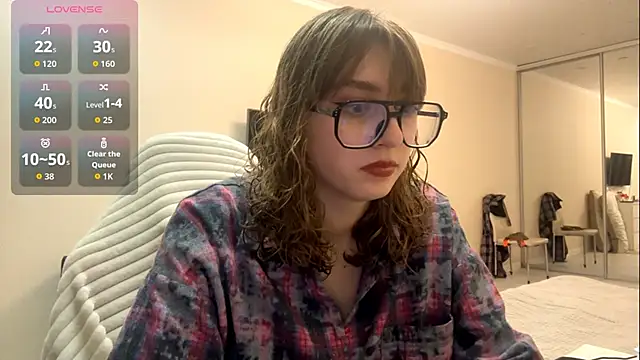 Snapshot of Olivia_132 chatting on March 25, 6:14 pm Olivia 132 online show from March 25, 6:14 pm