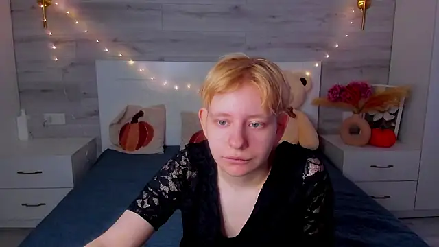 Snapshot of EloraBlu chatting on March 13, 11:50 am EloraBlu online show from March 13, 11:50 am