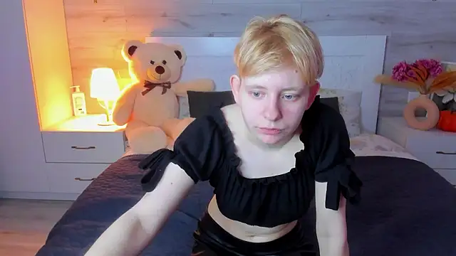 Snapshot of EloraBlu chatting on March 16, 12:53 pm EloraBlu online show from March 16, 12:53 pm