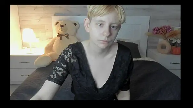 Snapshot of EloraBlu chatting on March 25, 7:36 am EloraBlu online show from March 25, 7:36 am