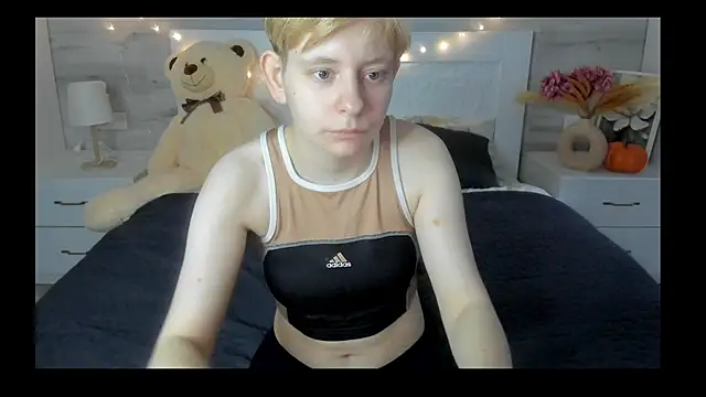 Snapshot of EloraBlu chatting on March 27, 7:36 am EloraBlu online show from March 27, 7:36 am