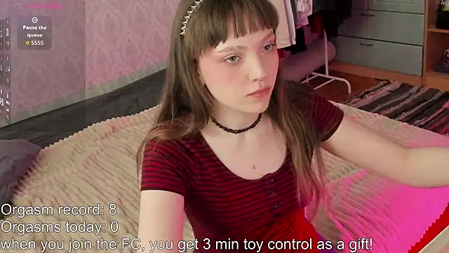 Snapshot of RileyNymph chatting on March 24, 3:11 am RileyNymph online show from March 24, 3:11 am