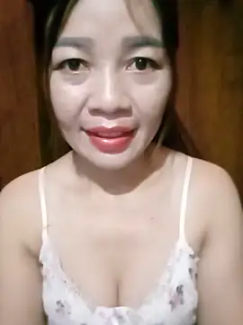Yiyi102300 online show from May 26, 3:13 am