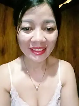 Yiyi102300 online show from June 25, 1:16 am