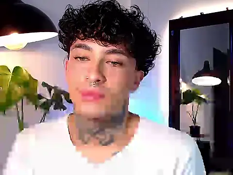 Snapshot of stevennavarro chatting on March 17, 1:43 am stevennavarro online show from March 17, 1:43 am