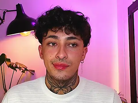 Snapshot of stevennavarro chatting on March 28, 11:37 pm stevennavarro online show from March 28, 11:37 pm