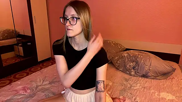 Julia Charm online show from June 21, 4:09 pm