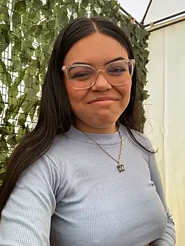 Snapshot of Valentine_pink chatting on March 19, 2:32 pm Valentine pink online show from March 19, 2:32 pm