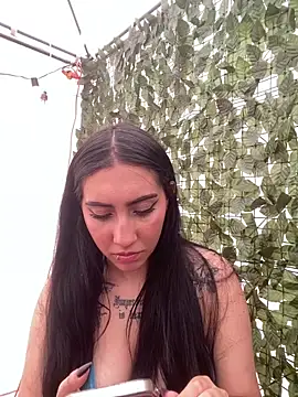 Zeyra pink online show from March 24, 3:39 pm