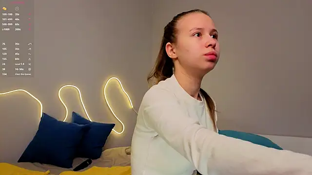 Snapshot of Emma_dream_ chatting on March 25, 2:06 am Emma dream online show from March 25, 2:06 am