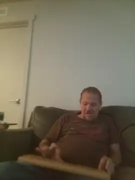 Snapshot of yourMasterisBored chatting on April 1, 1:52 pm yourMasterisBored online show from April 1, 1:52 pm