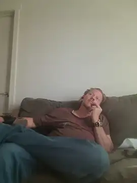 Snapshot of yourMasterisBored chatting on April 3, 2:37 pm yourMasterisBored online show from April 3, 2:37 pm