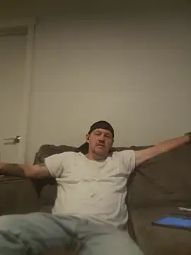 Snapshot of yourMasterisBored chatting on April 5, 1:30 pm yourMasterisBored online show from April 5, 1:30 pm