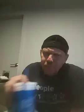 Snapshot of yourMasterisBored chatting on April 6, 1:47 am yourMasterisBored online show from April 6, 1:47 am