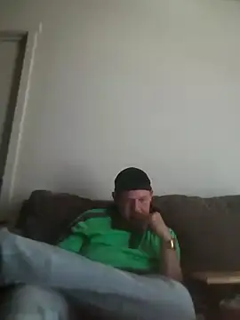 Snapshot of yourMasterisBored chatting on April 7, 5:13 pm yourMasterisBored online show from April 7, 5:13 pm