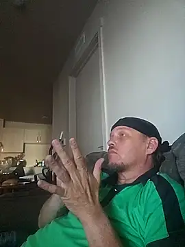 Snapshot of yourMasterisBored chatting on April 11, 12:15 am yourMasterisBored online show from April 11, 12:15 am