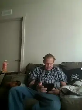 Snapshot of yourMasterisBored chatting on April 18, 7:58 pm yourMasterisBored online show from April 18, 7:58 pm