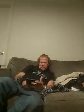 Snapshot of yourMasterisBored chatting on April 21, 3:13 am yourMasterisBored online show from April 21, 3:13 am