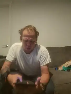 Snapshot of yourMasterisBored chatting on April 28, 2:27 am yourMasterisBored online show from April 28, 2:27 am