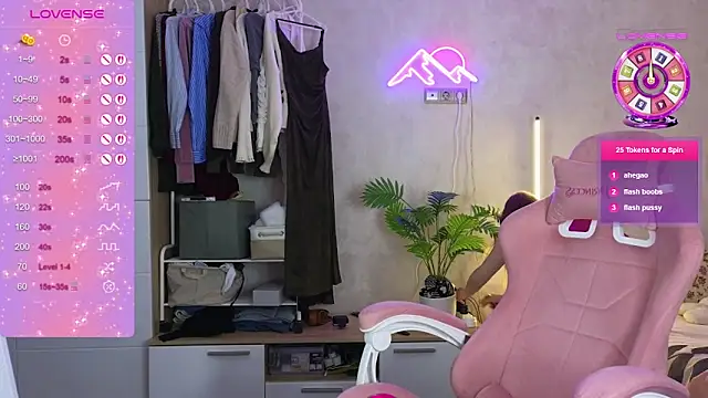 Snapshot of GoldenSunBunny chatting on March 20, 2:05 am GoldenSunBunny online show from March 20, 2:05 am