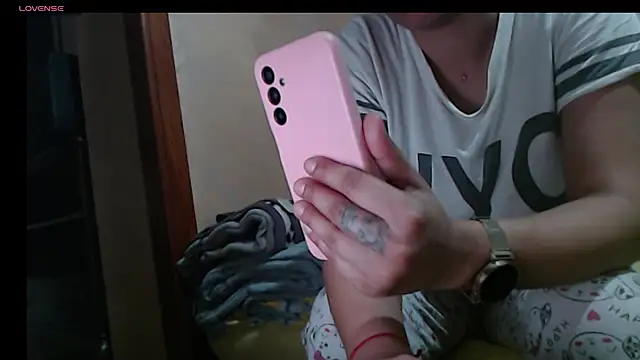 Snapshot of alex_niki chatting on March 28, 6:18 pm alex niki online show from March 28, 6:18 pm