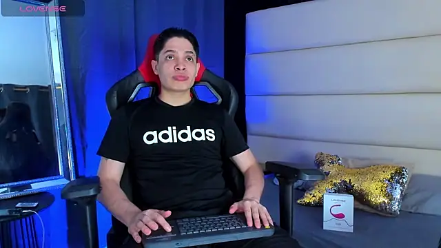 Snapshot of Edison_S chatting on March 17, 6:11 pm Edison S online show from March 17, 6:11 pm