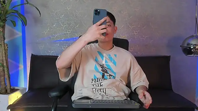 Snapshot of Edison_S chatting on March 27, 5:56 pm Edison S online show from March 27, 5:56 pm