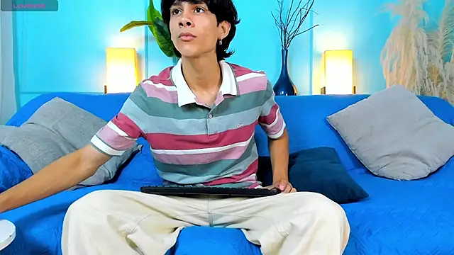 Snapshot of Cheys_Mast chatting on March 21, 3:15 pm Cheys Mast online show from March 21, 3:15 pm