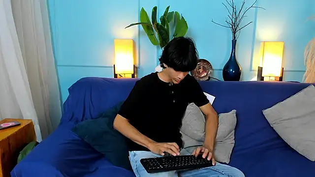 Snapshot of Cheys_Mast chatting on March 22, 7:28 pm Cheys Mast online show from March 22, 7:28 pm