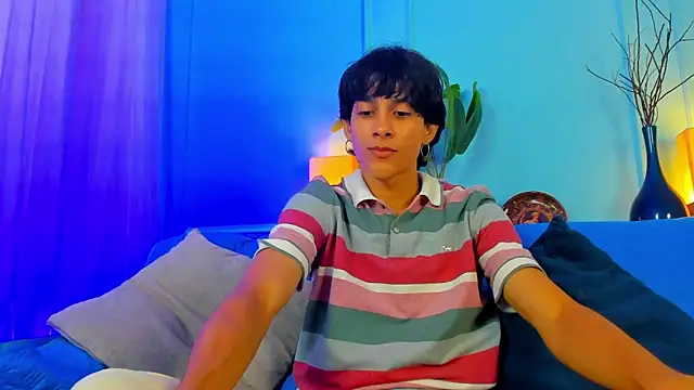 Snapshot of Cheys_Mast chatting on March 27, 6:40 pm Cheys Mast online show from March 27, 6:40 pm