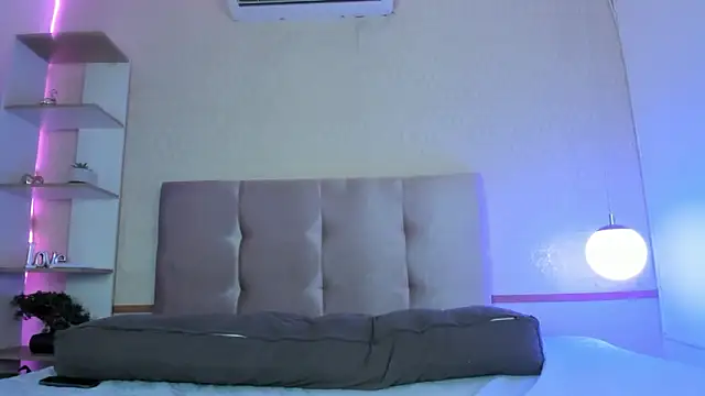 Snapshot of Cheys_Mast chatting on April 5, 7:33 pm Cheys Mast online show from April 5, 7:33 pm