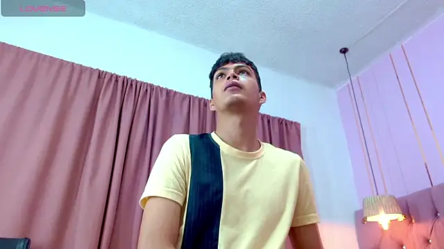 Snapshot of GEREMIASKING chatting on March 17, 12:41 pm GEREMIASKING online show from March 17, 12:41 pm