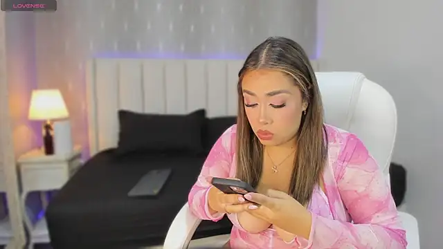 Snapshot of Alma_sterling chatting on March 24, 11:37 am Alma sterling online show from March 24, 11:37 am