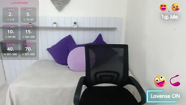 Snapshot of Odeth_Jones chatting on March 23, 8:57 pm Odeth Jones online show from March 23, 8:57 pm