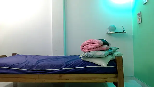 Snapshot of katywild20 chatting on March 16, 1:37 pm katywild20 online show from March 16, 1:37 pm