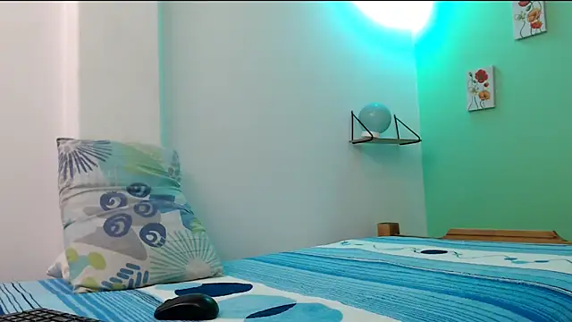 Snapshot of katywild20 chatting on March 18, 1:47 pm katywild20 online show from March 18, 1:47 pm