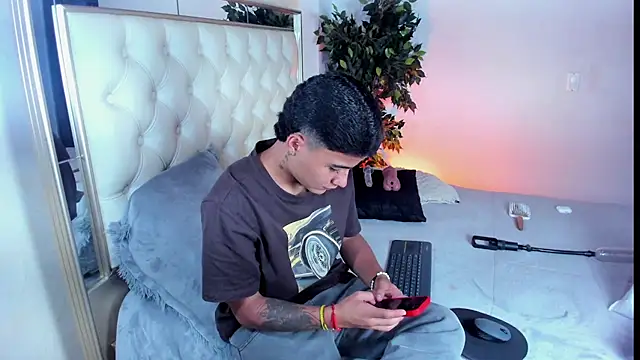 Liam Dustin online show from July 21, 7:49 pm