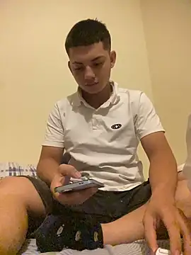 Snapshot of tony_pinkcock chatting on March 23, 9:24 am tony pinkcock online show from March 23, 9:24 am