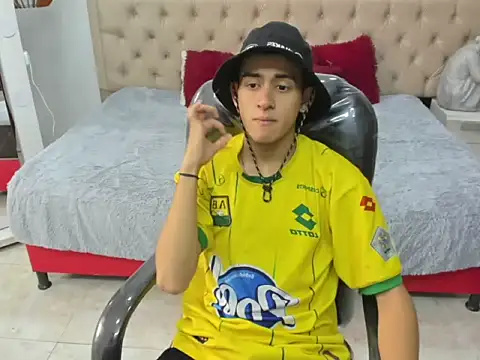 Snapshot of Cristoferr_10 chatting on March 18, 6:00 pm Cristoferr 10 online show from March 18, 6:00 pm