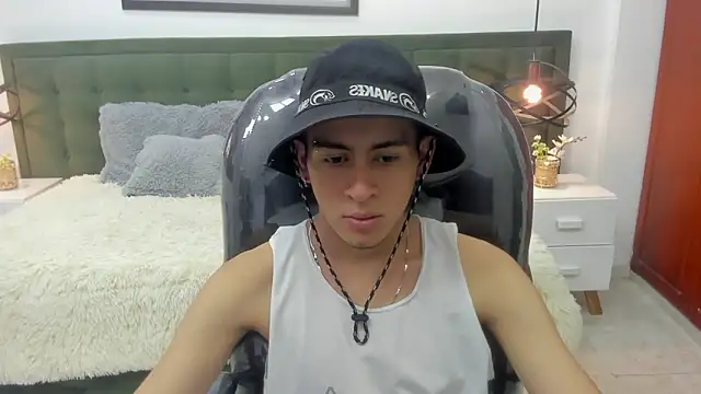 Snapshot of Cristoferr_10 chatting on March 25, 10:38 pm Cristoferr 10 online show from March 25, 10:38 pm