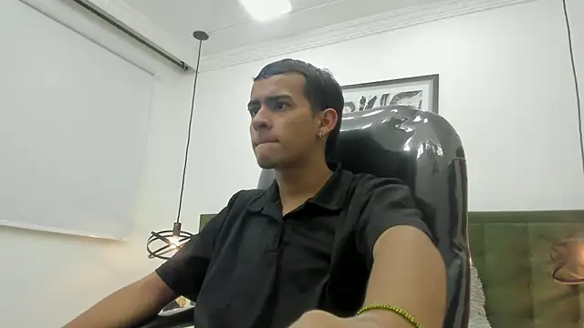 Snapshot of Cristoferr_10 chatting on March 27, 10:53 pm Cristoferr 10 online show from March 27, 10:53 pm