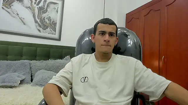 Snapshot of Cristoferr_10 chatting on March 28, 10:42 pm Cristoferr 10 online show from March 28, 10:42 pm