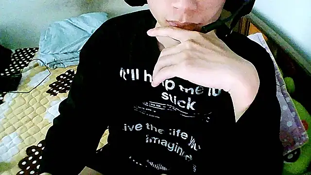 Snapshot of Kang143 chatting on March 29, 2:11 am Kang143 online show from March 29, 2:11 am