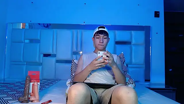 Snapshot of Sam__kat chatting on March 23, 10:25 pm Sam kat online show from March 23, 10:25 pm