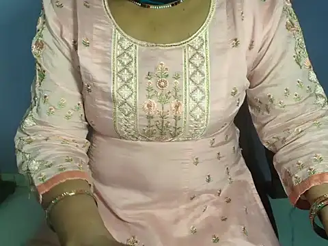 Jeenat Kaur1 online show from March 26, 5:24 am