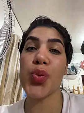 Snapshot of Hopeluna chatting on March 19, 7:34 am Hopeluna online show from March 19, 7:34 am