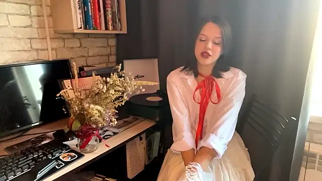 Snapshot of SarahHunnye chatting on March 15, 11:55 pm SarahHunnye online show from March 15, 11:55 pm