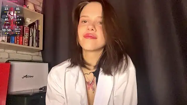 Snapshot of SarahHunnye chatting on March 21, 11:37 am SarahHunnye online show from March 21, 11:37 am