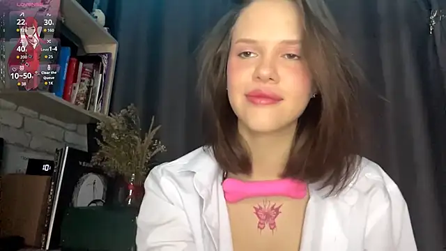 Snapshot of SarahHunnye chatting on March 24, 12:15 am SarahHunnye online show from March 24, 12:15 am